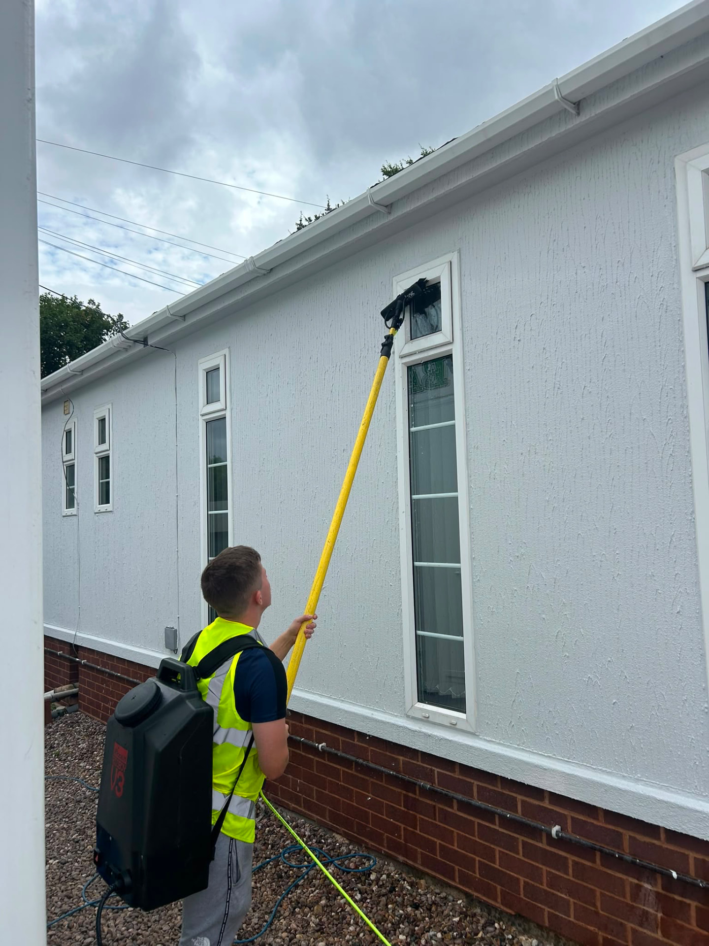 Pure water pole window cleaning on a bungalow