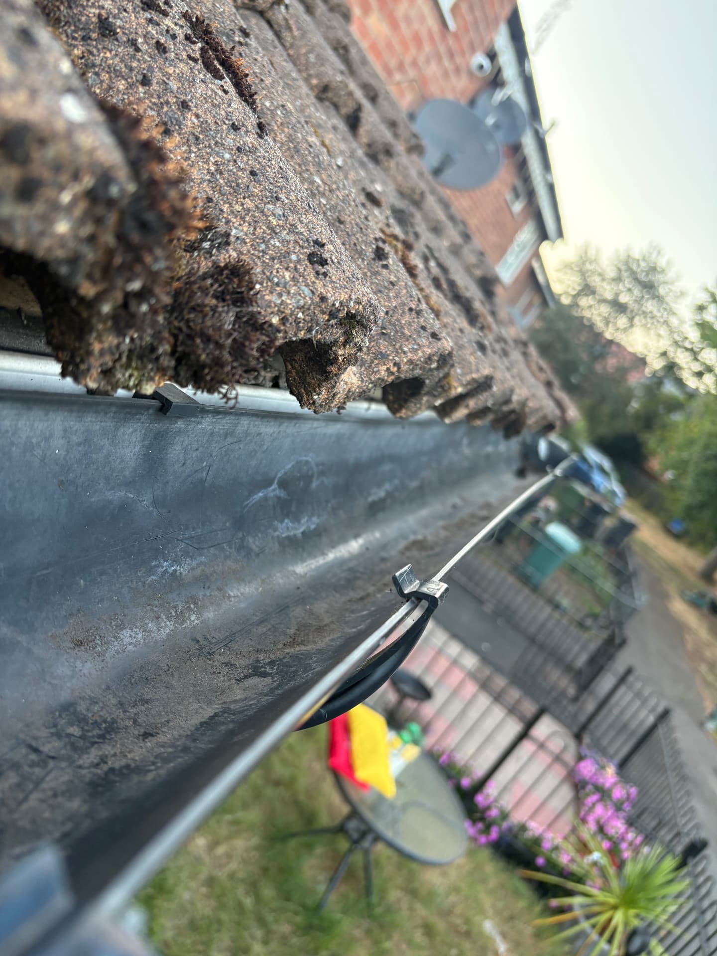 Gutter fully cleared after vacuum cleaning